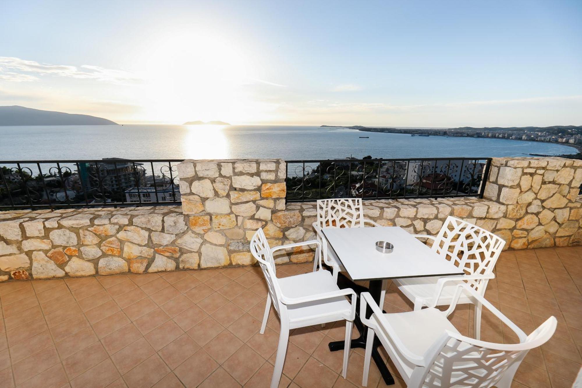 Vila Dena Vlorë Esterno foto
