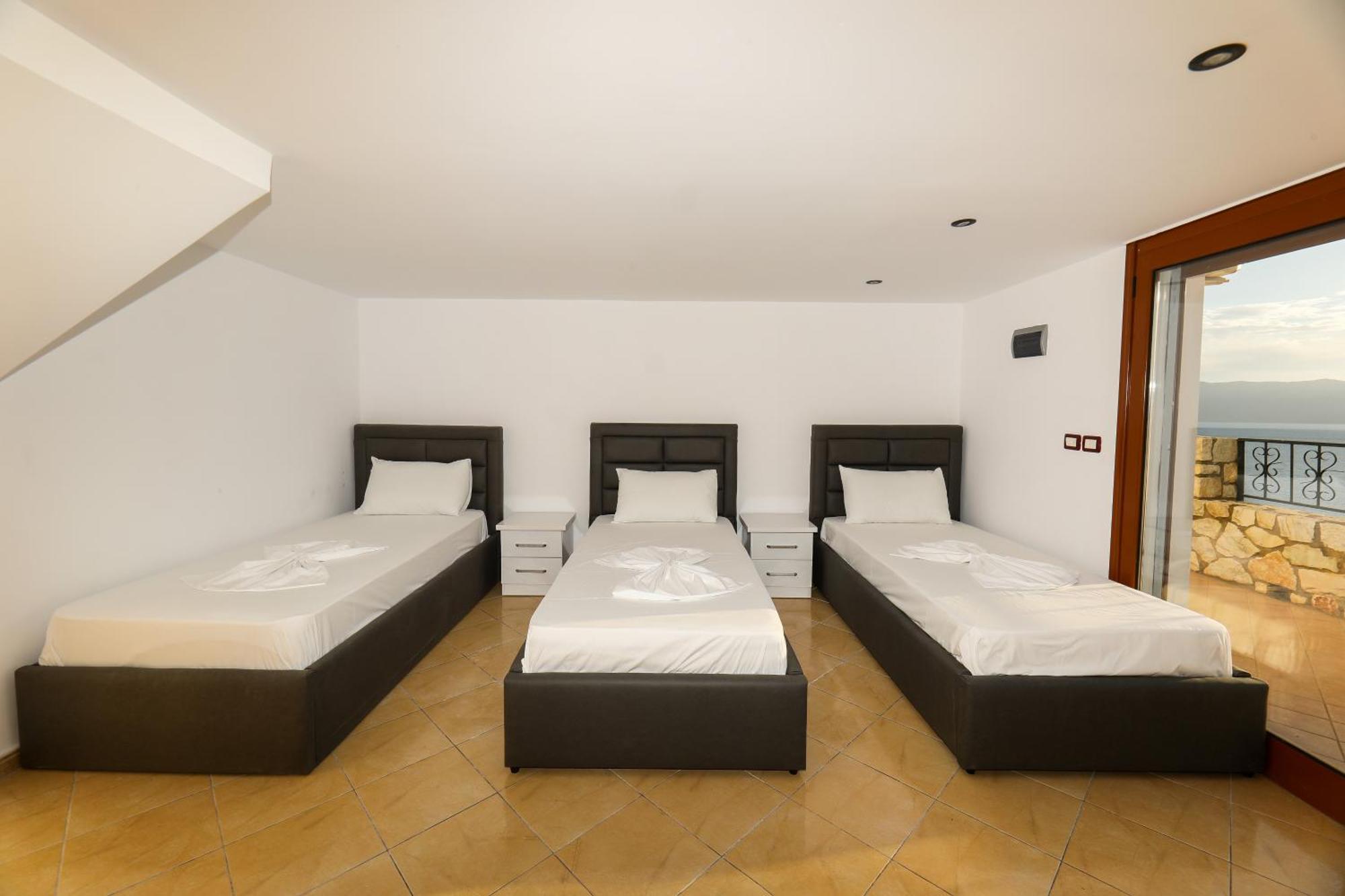 Vila Dena Vlorë Esterno foto