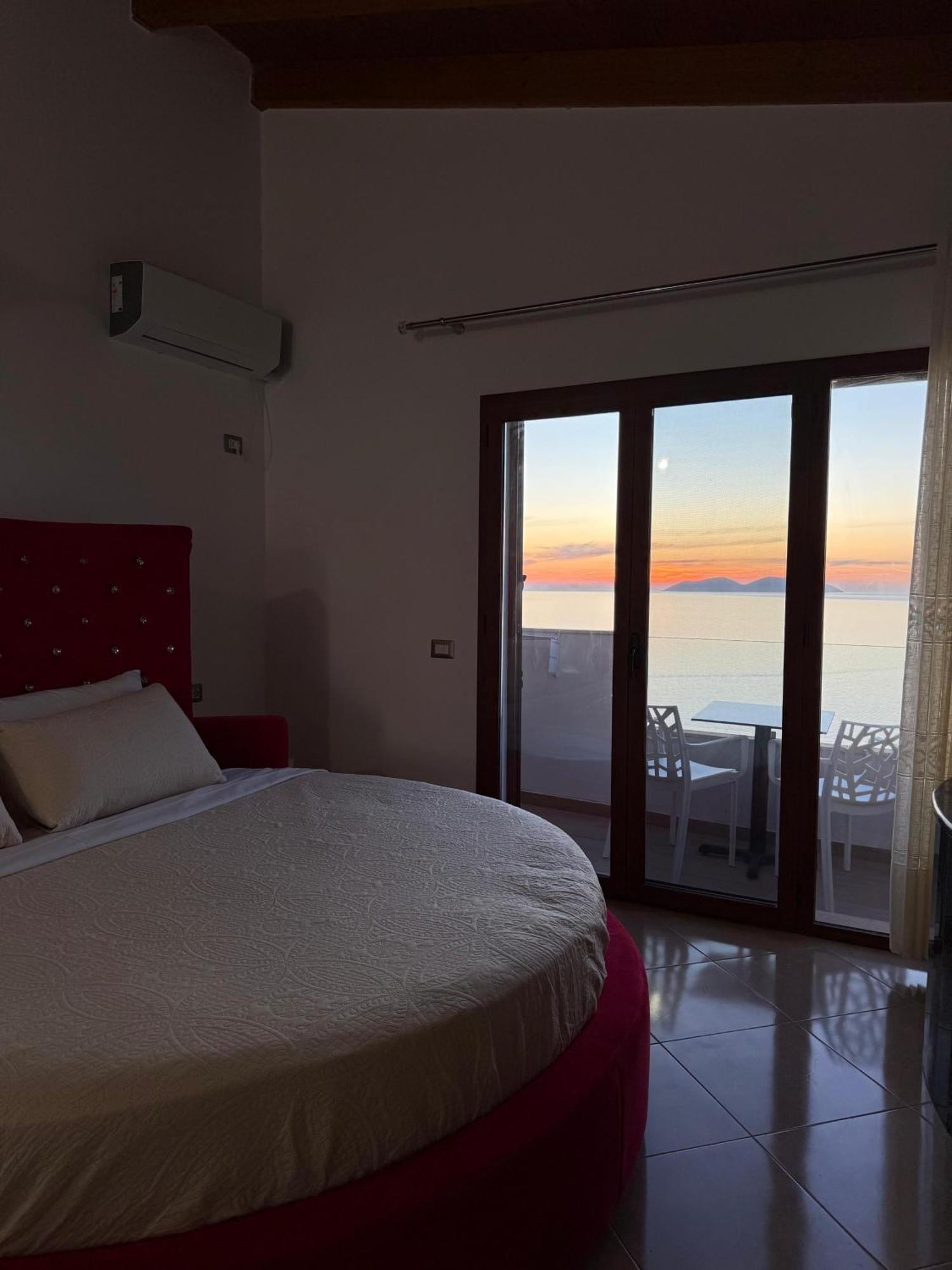 Vila Dena Vlorë Esterno foto