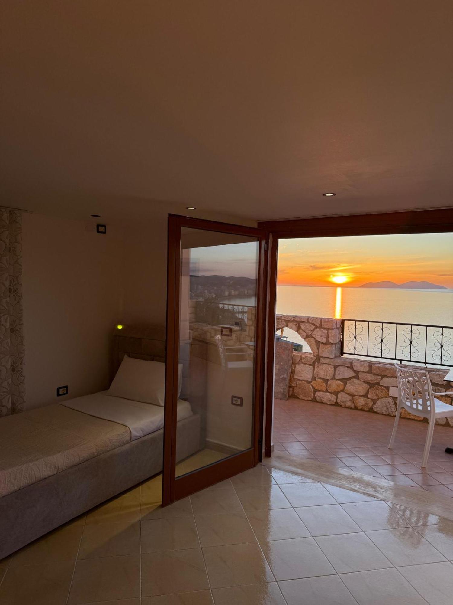 Vila Dena Vlorë Esterno foto